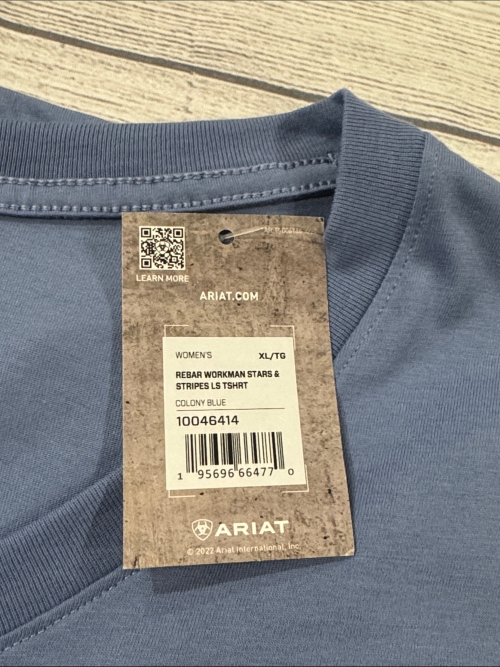 Ariat Rebar Women’s V-Neck Pocket Tee in Dusty Blue - Picture 3 of 5
